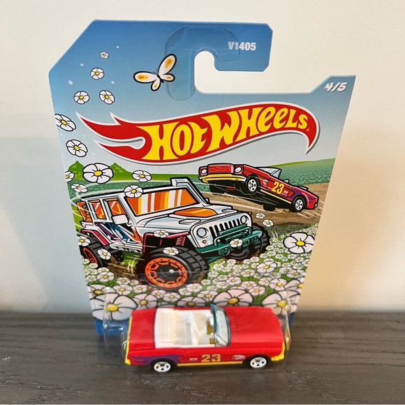 Hot Wheels - ‘65 Ford Mustang Convertible - (Spring 2023) - Picture 4 of 5